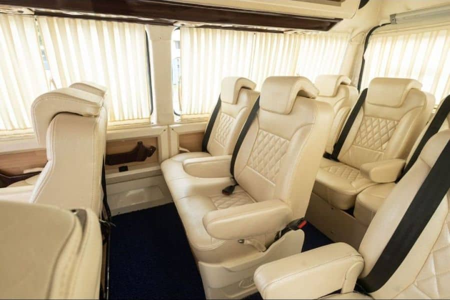 How to Get the Best Deal on Tempo Traveller Price in Delhi for Weekend Getaways